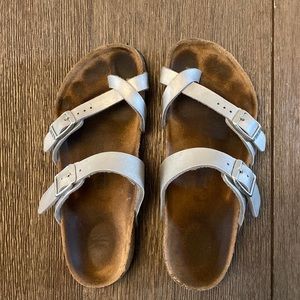Birkenstock girls sandals size 2-2.5 (33)